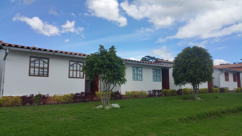Hosteria Rosa Blanca Puembo Esterno foto