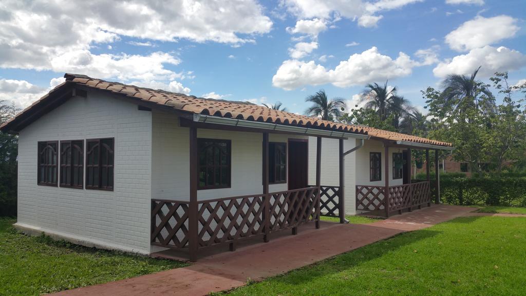 Hosteria Rosa Blanca Puembo Esterno foto