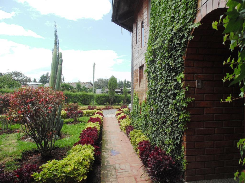 Hosteria Rosa Blanca Puembo Esterno foto